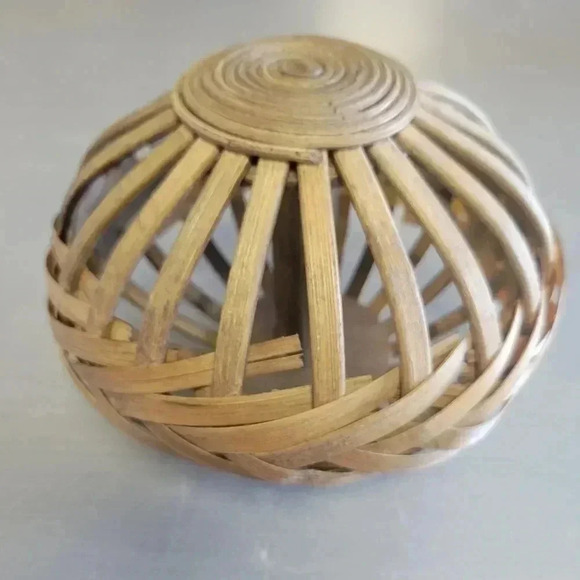 Vintage Rattan Round Enclosed Basket Decor - Picture 1 of 3